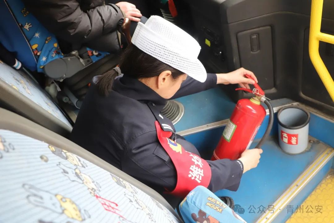 擰緊校車“安全閥” 筑牢學生“平安路” 4.jpg