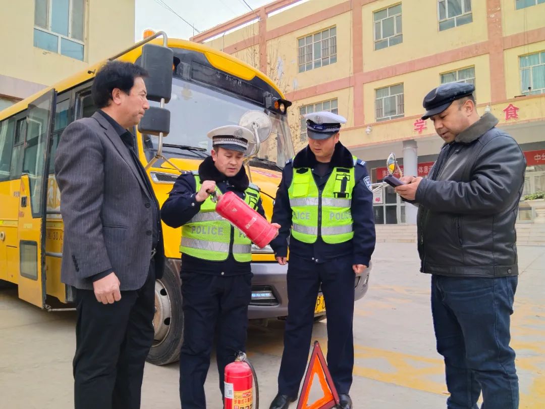 嚴(yán)把校車“安全關(guān)” 為開學(xué)季保駕護航 圖片