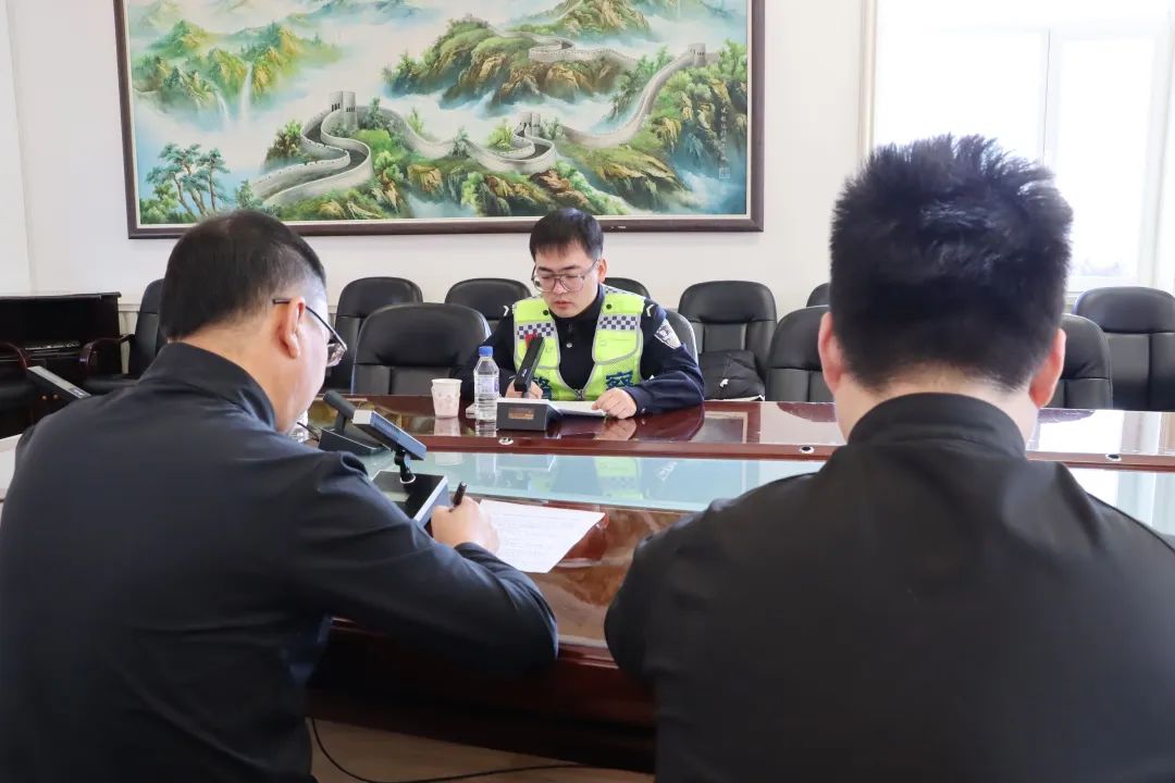 開學季丨敦化交警嚴把校車安全關,助力護航“開學季” 圖片