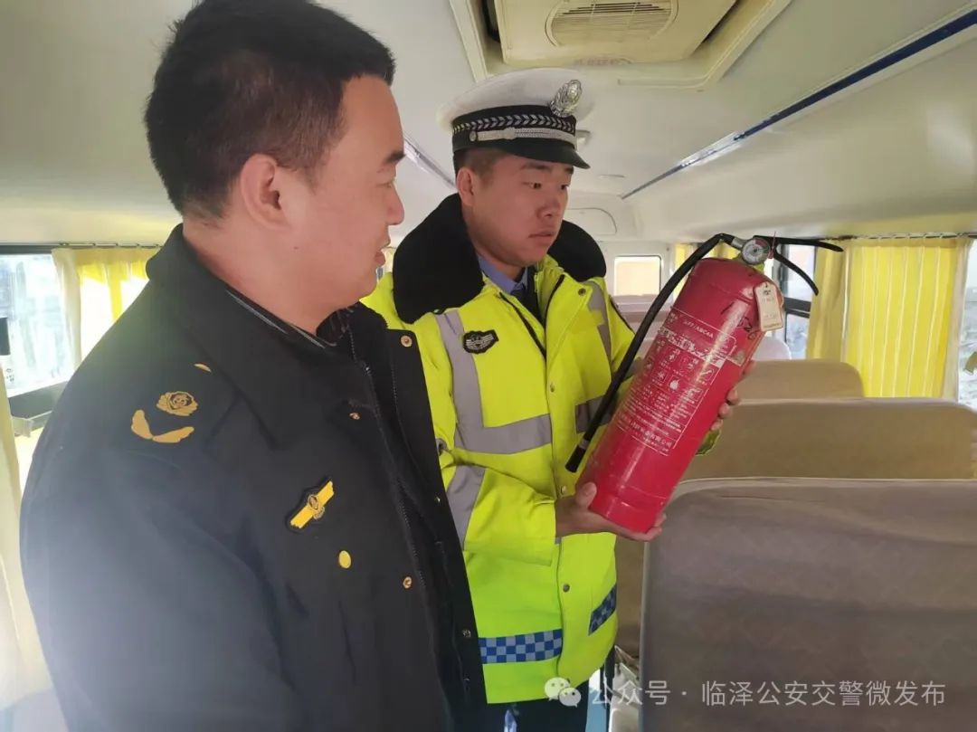 護航開學季│強化校車安全檢查 擰緊校車出行“安全閥”! 護航開學季│強化校車安全檢查 擰緊校車出行“安全閥”!