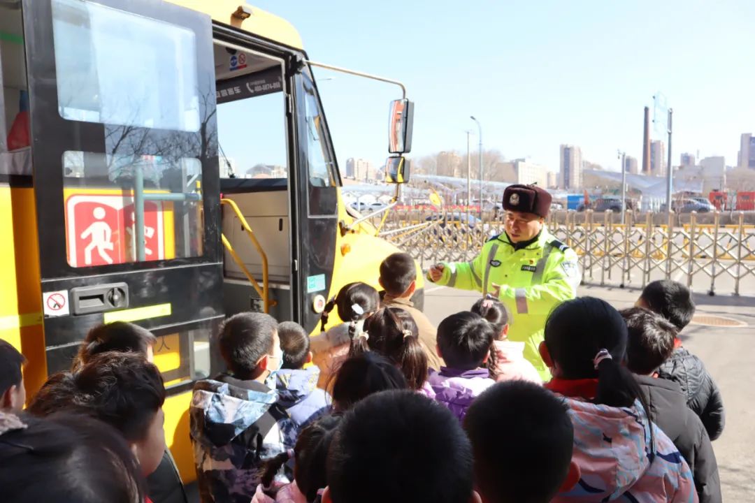 【成長—健康】為愛護航 平安乘車—道義第二小學校車安全應急疏散演練 【成長—健康】為愛護航 平安乘車—道義第二小學校車安全應急疏散演練