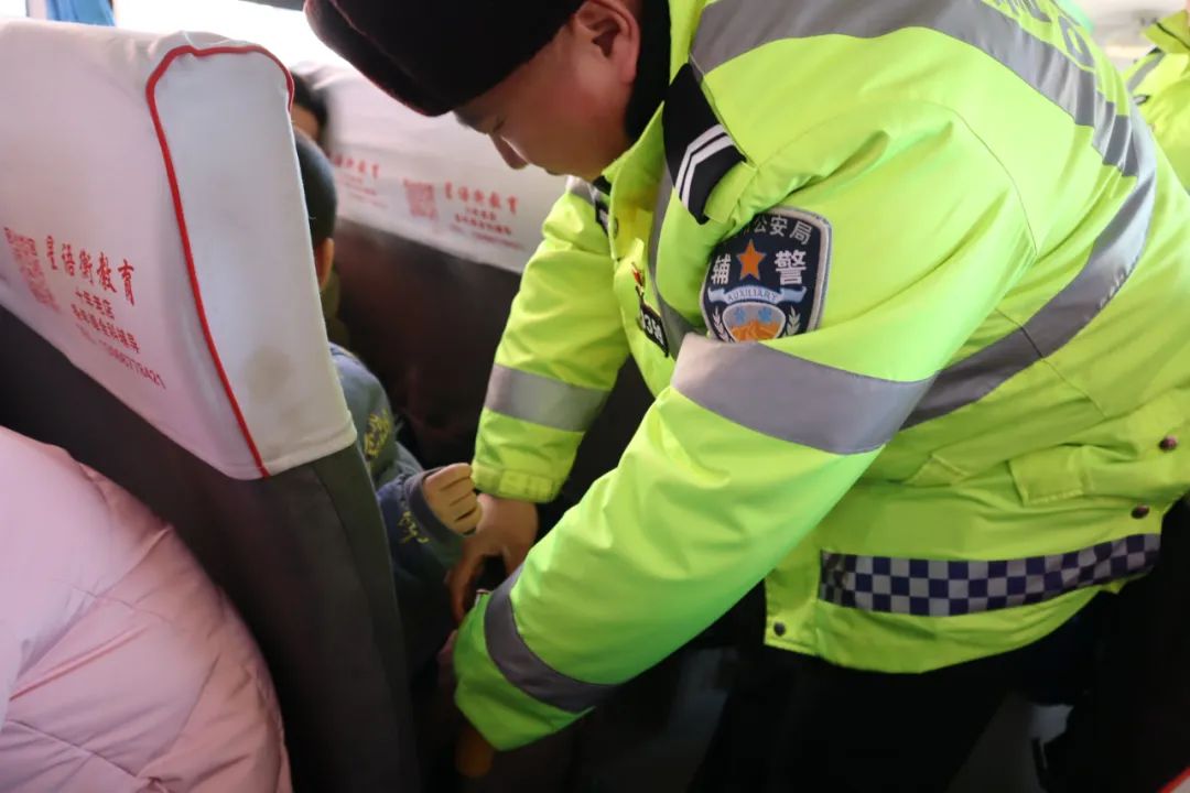 【成長—健康】為愛護航 平安乘車—道義第二小學校車安全應急疏散演練 【成長—健康】為愛護航 平安乘車—道義第二小學校車安全應急疏散演練