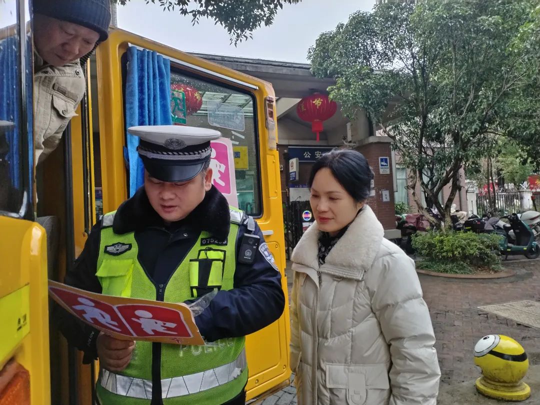 擰緊校車“安全閥” 筑牢學生“平安路” 擰緊校車“安全閥” 筑牢學生“平安路”