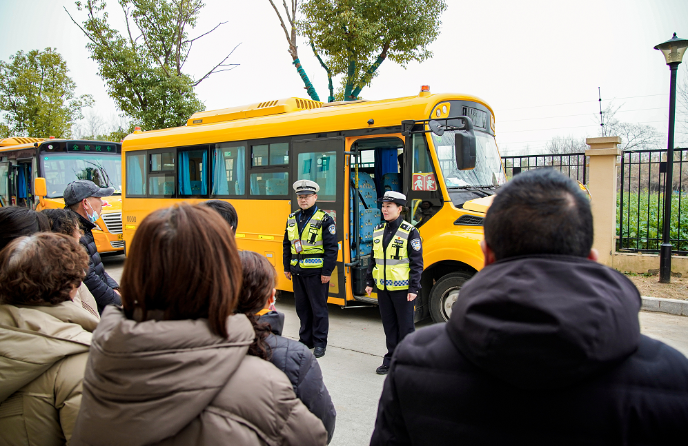 擰緊校車“安全閥” 筑牢學生“平安路” 擰緊校車“安全閥” 筑牢學生“平安路”