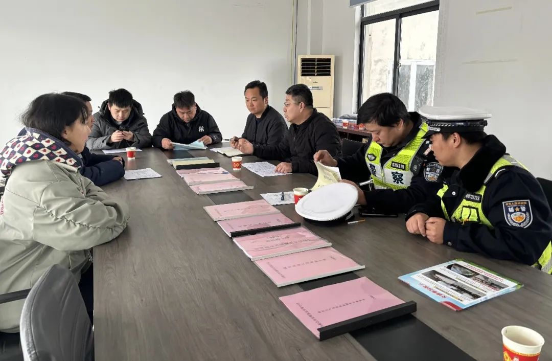 擰緊校車“安全閥” 筑牢學生“平安路” 擰緊校車“安全閥” 筑牢學生“平安路”