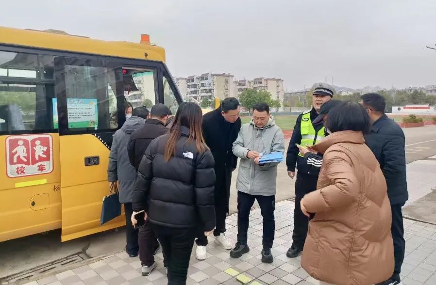 擰緊校車“安全閥” 筑牢學生“平安路” 擰緊校車“安全閥” 筑牢學生“平安路”