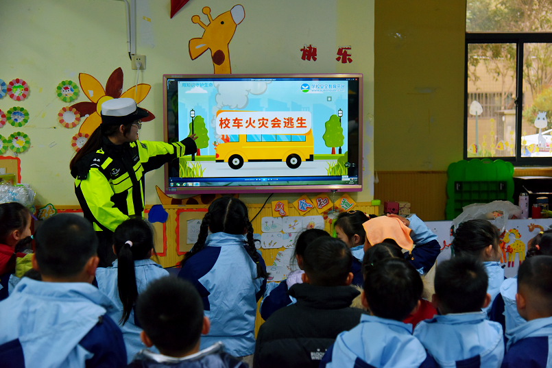 擰緊校車“安全閥” 筑牢學生“平安路” 擰緊校車“安全閥” 筑牢學生“平安路”