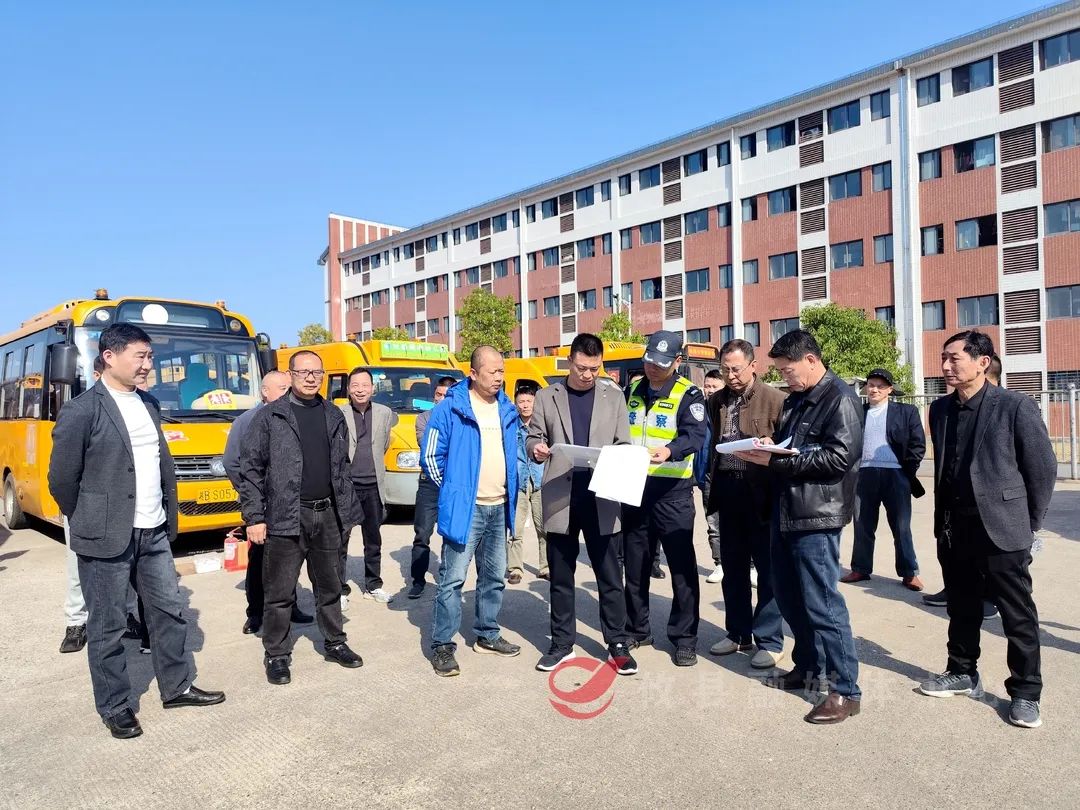攸縣:強化校車安全大檢查 擰緊校車出行“安全閥” 攸縣:強化校車安全大檢查 擰緊校車出行“安全閥”