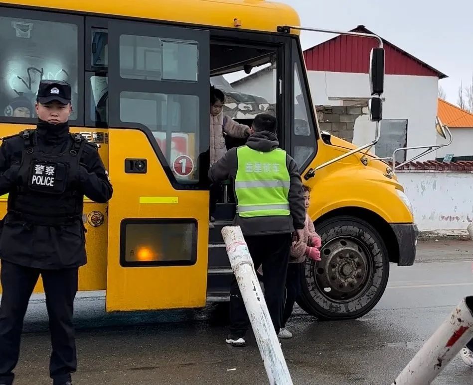 【蒲公綠色課堂·安全】--沖乎爾鎮(zhèn)寄宿制中護航成長校車安全 圖片