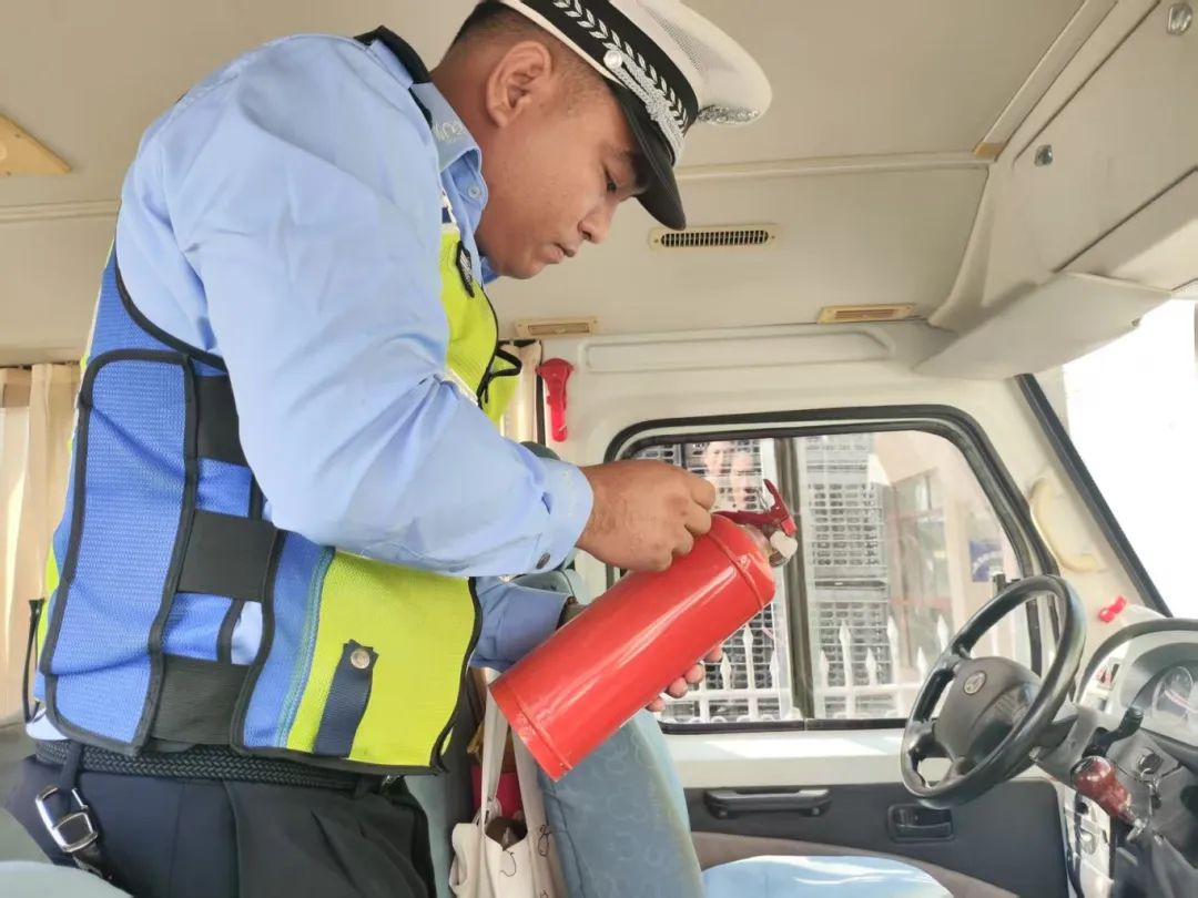 從源頭抓起!樂東公安交警走進多家幼兒園開展校車安全檢查和交通安全宣傳 微信圖片_20250328100735.jpg