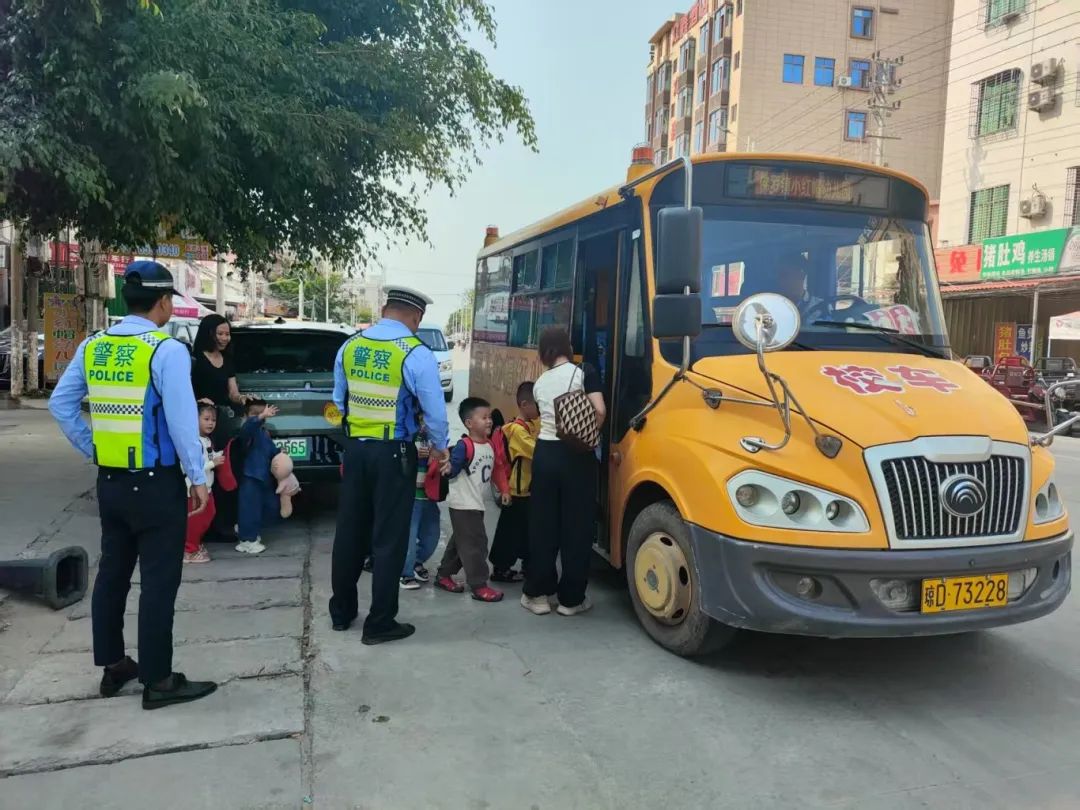 從源頭抓起!樂東公安交警走進多家幼兒園開展校車安全檢查和交通安全宣傳 微信圖片_20250328100740.jpg