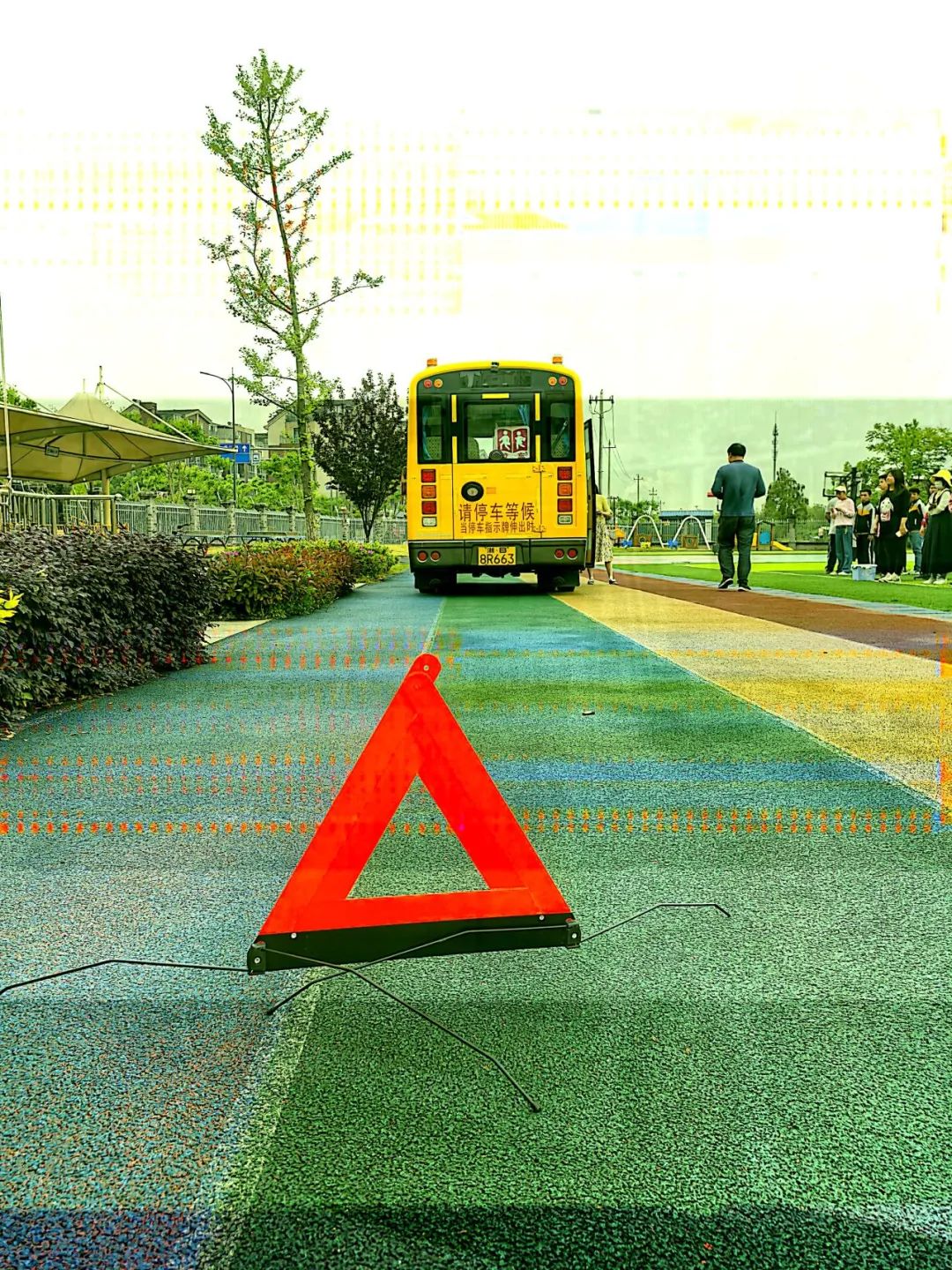 “為愛護航 平安出行 ” 陽光學校校車安全應急演練 “為愛護航 平安出行 ” 陽光學校校車安全應急演練