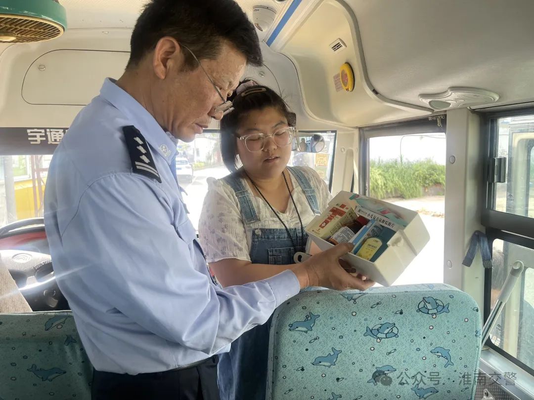 嚴(yán)把校車(chē)“安全關(guān)”,筑牢出行“防護(hù)網(wǎng)”! 圖片