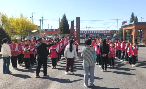 【卓越東小|校車演練】東勝街小學(xué)開展校車安全演練,共筑校園安全防線 圖片