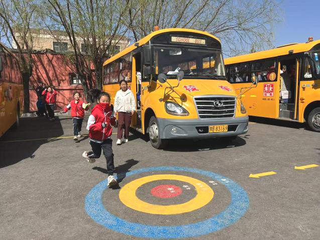 【卓越東小|校車演練】東勝街小學(xué)開展校車安全演練,共筑校園安全防線 圖片