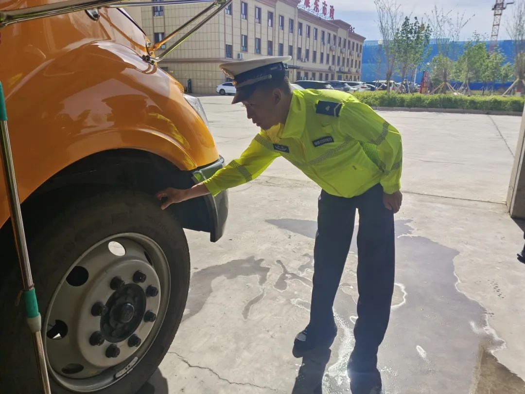 準東公安分局交警大隊聯合多部門開展校車安全檢查 護航學生平安出行 圖片