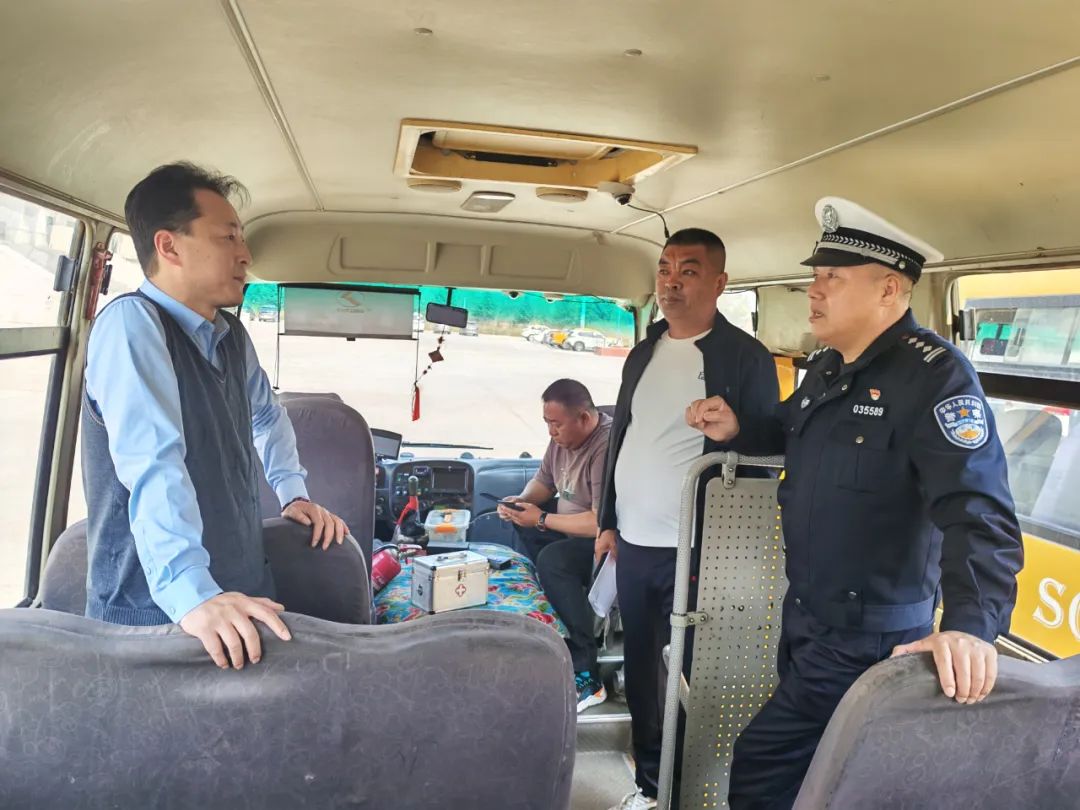 克山縣多部門聯(lián)合開展校車安全檢查活動(dòng)/ 圖片