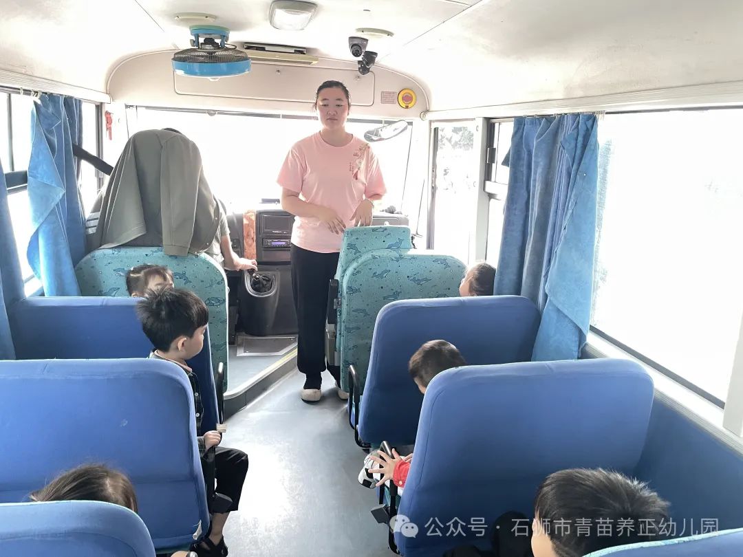 【平安校園】安全乘校車,平安伴我行--石獅市青苗養正幼兒園校車安全應急演練 圖片