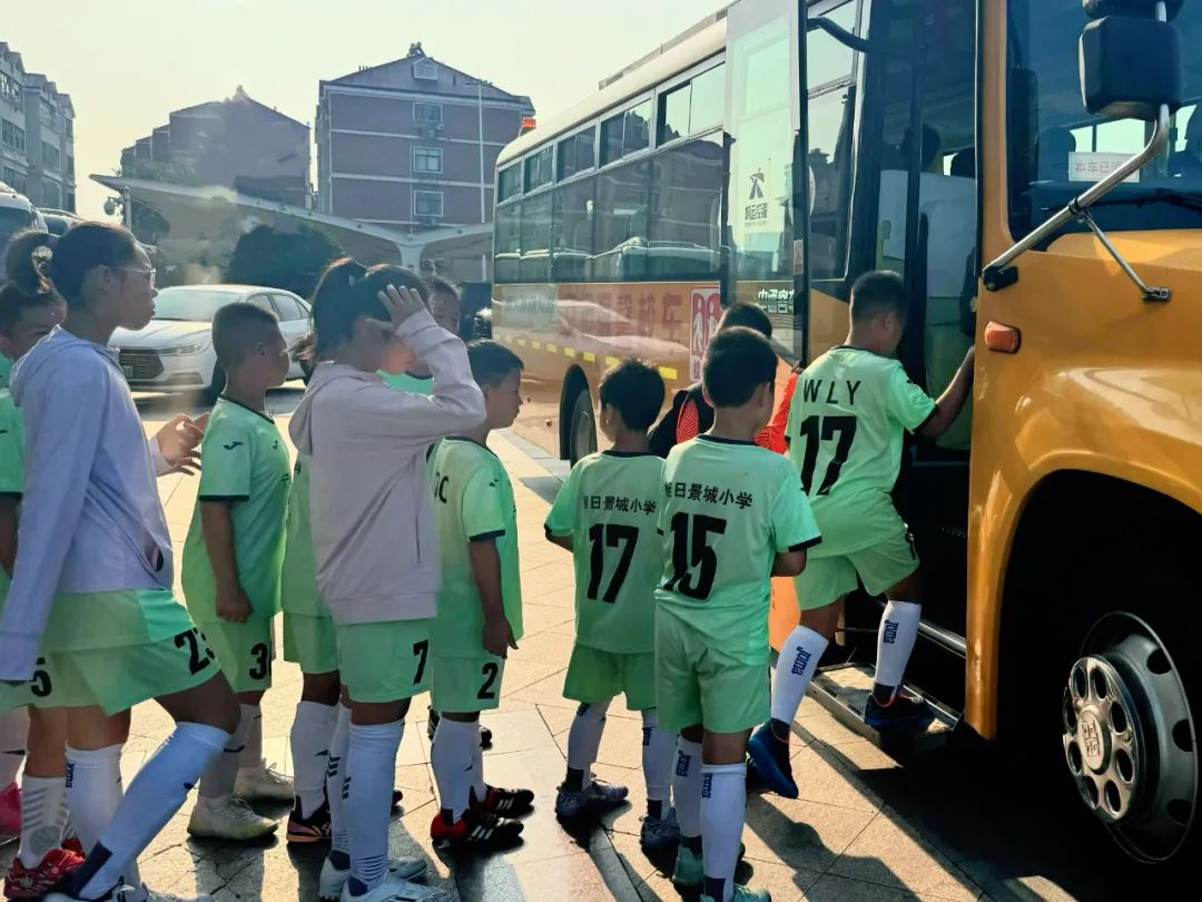 溫馨護(hù)航 逐夢綠茵 | 溫馨校車全力做好第一屆“海洋星鯊杯”少兒足球邀請賽運(yùn)輸保障 溫馨護(hù)航 逐夢綠茵 | 溫馨校車全力做好第一屆“海洋星鯊杯”少兒足球邀請賽運(yùn)輸保障