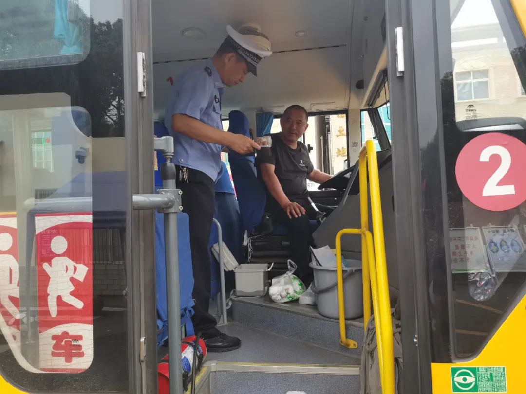 校車出行的路上,“安全”二字永遠置頂! 圖片