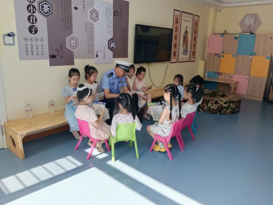 【志愿服務(wù)】安全“童”行,志愿護(hù)航!——我市多部門聯(lián)動(dòng)開展校車安全應(yīng)急演練,共筑平安上學(xué)路 圖片