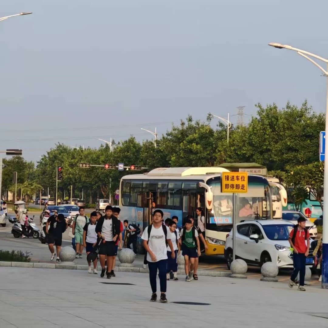千名學生“專車”接送!江海區(qū)這波操作讓家長集體點贊 圖片