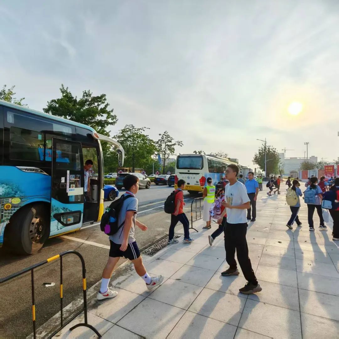 千名學生“專車”接送!江海區(qū)這波操作讓家長集體點贊 圖片