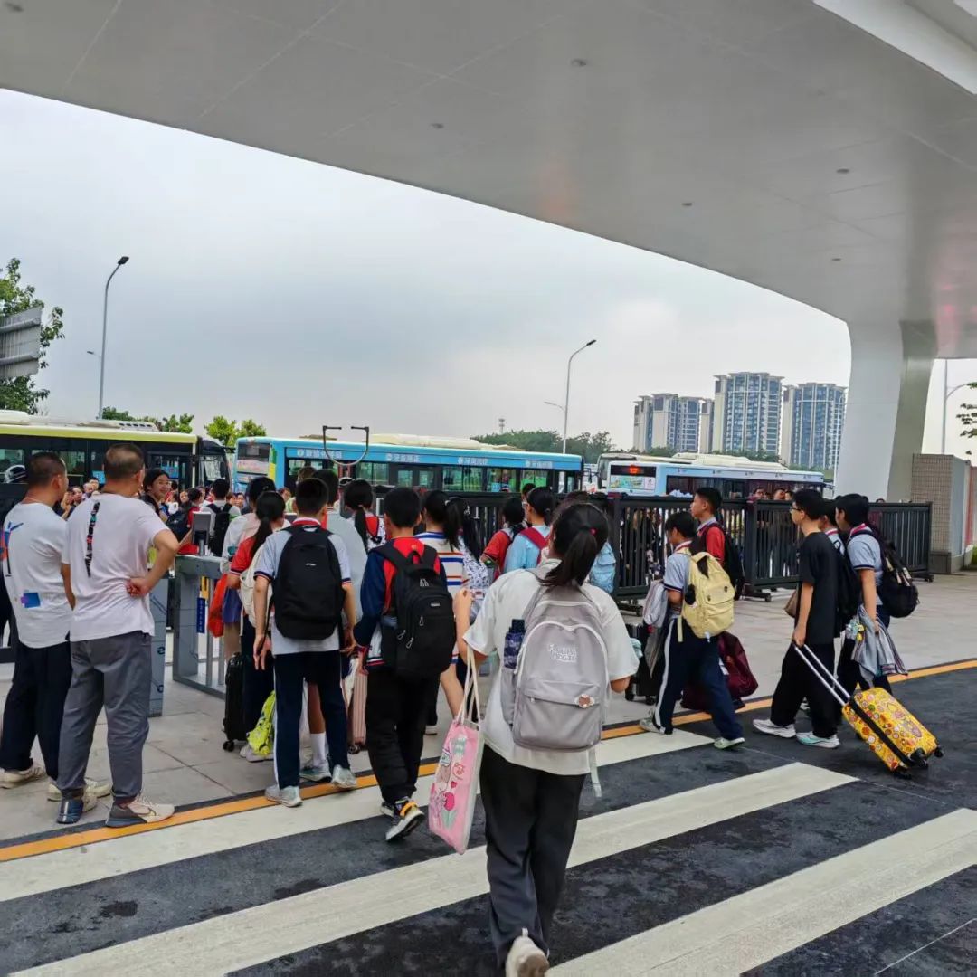 千名學生“專車”接送!江海區(qū)這波操作讓家長集體點贊 圖片