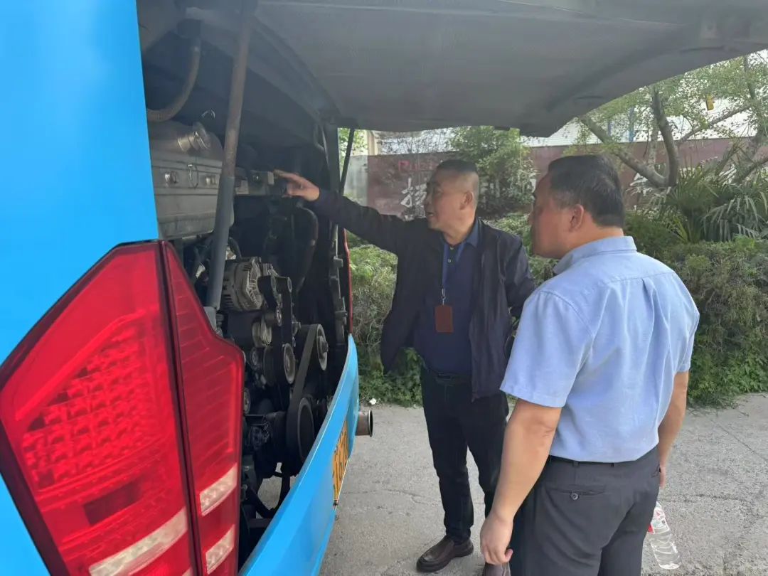 筑牢安全防線 守護(hù)求學(xué)之路 ——旅游出租分公司開展校車安全檢查 圖片