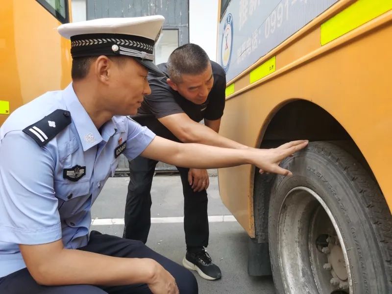 【忠誠鑄金盾 平安迎大慶】烏魯木齊交警:校車安全“大體檢”,隱患清零護成長 mmexport1754969632109