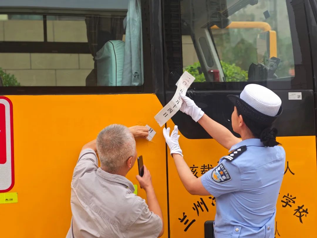 護航開學季 | 蘭州公安交警強化校車安全“大檢查”，擰緊學生出行“安全閥”