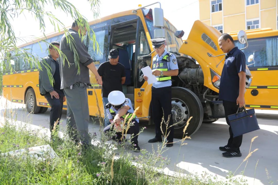 新疆克州烏恰:開學前筑牢校車安全防線 圖片