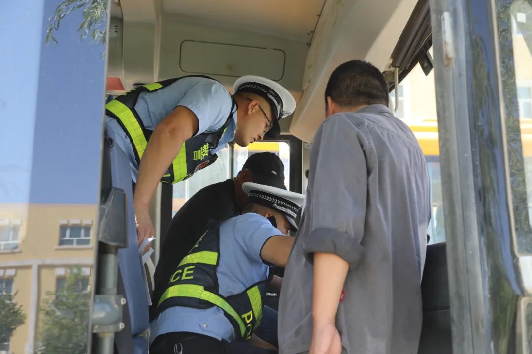 新疆克州烏恰:開學前筑牢校車安全防線 圖片