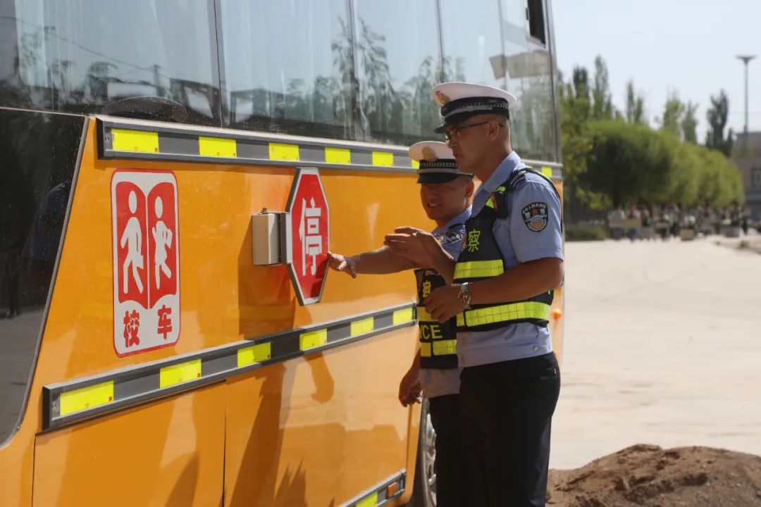 新疆克州烏恰:開學前筑牢校車安全防線 圖片