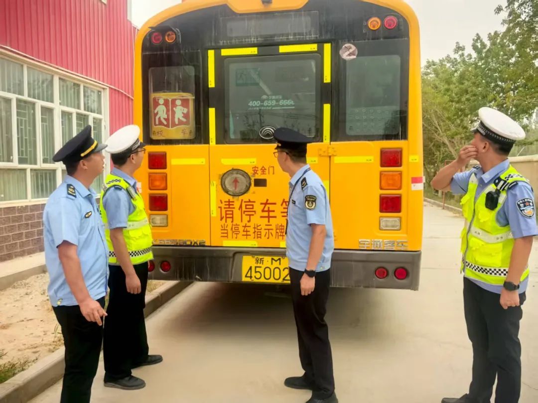 若羌公安交警強化校車安全“大檢查”，擰緊出行“安全閥”！