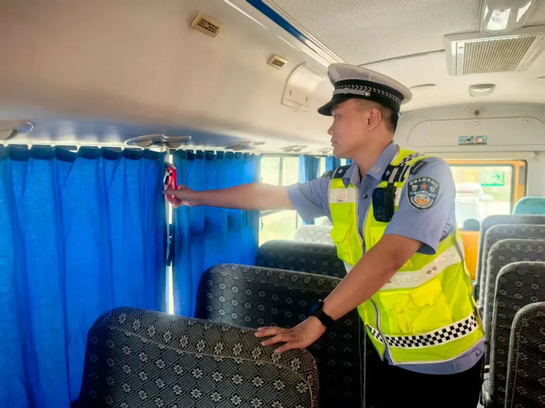 若羌公安交警強化校車安全“大檢查”，擰緊出行“安全閥”！