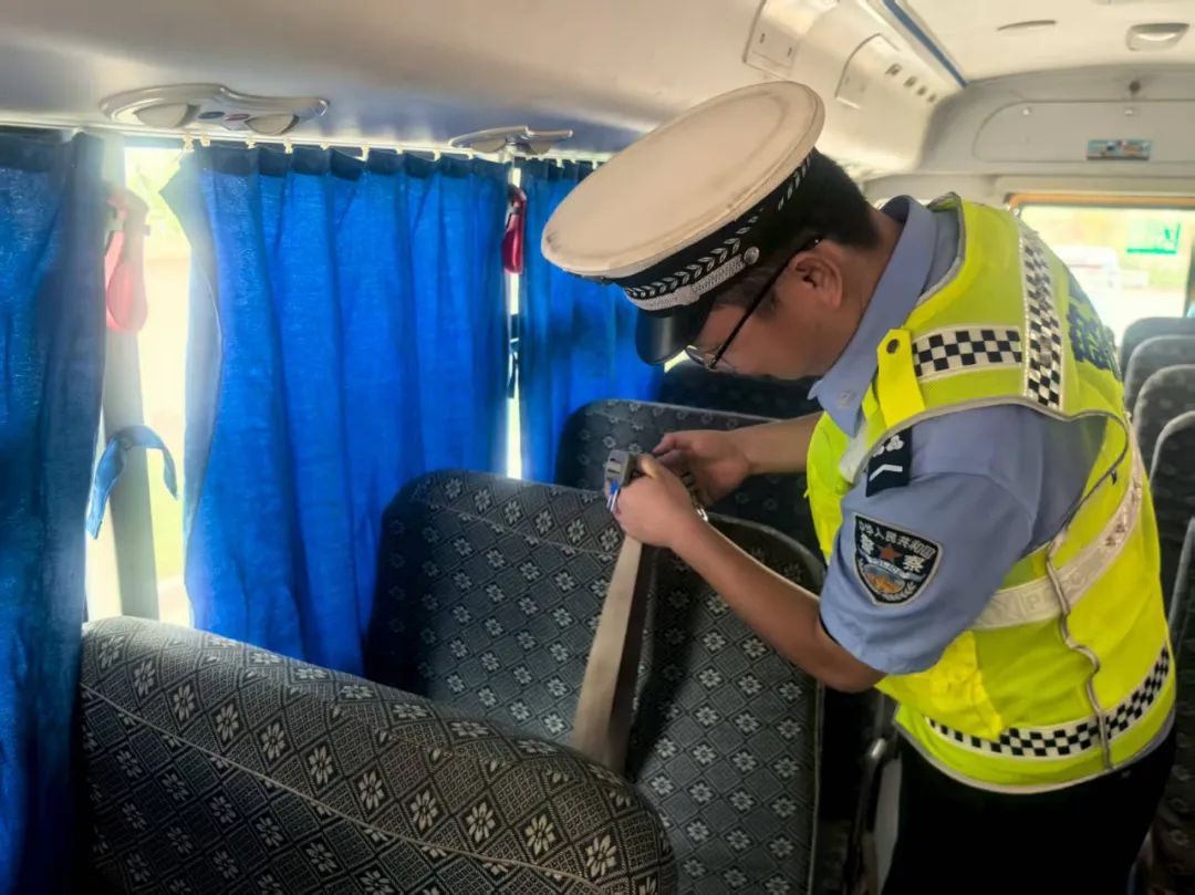 若羌公安交警強化校車安全“大檢查”，擰緊出行“安全閥”！
