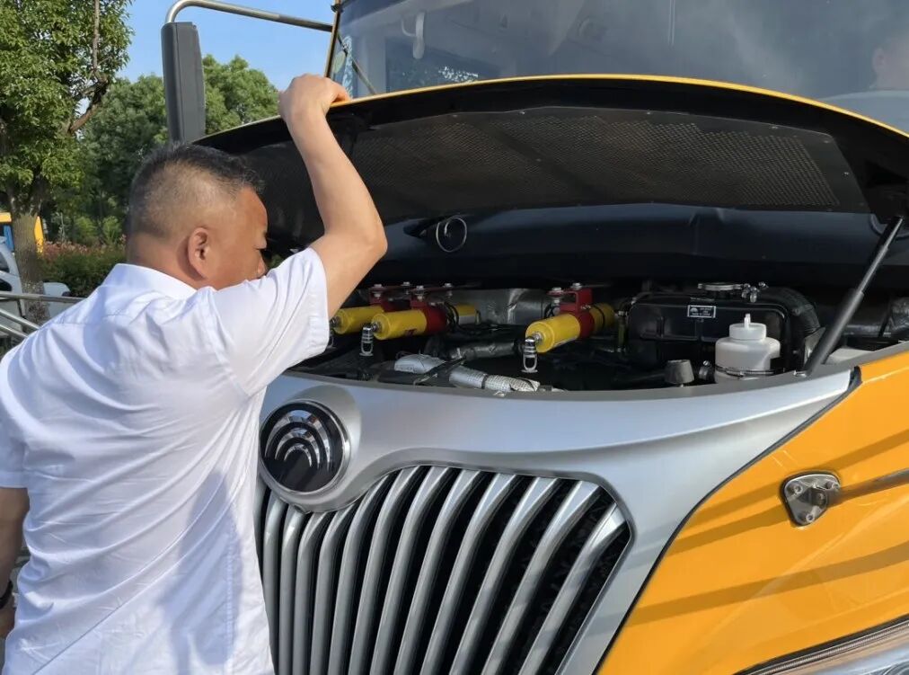 “大鼻子”校車整裝待發,迎接學子平安返校 “大鼻子”校車整裝待發,迎接學子平安返校