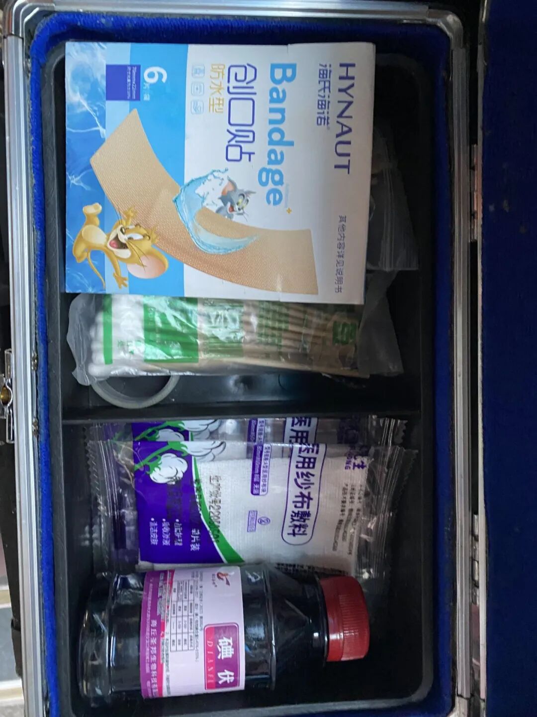 校車就位,安全到位,小紅星貼心守護上學(xué)路 校車就位,安全到位,小紅星貼心守護上學(xué)路