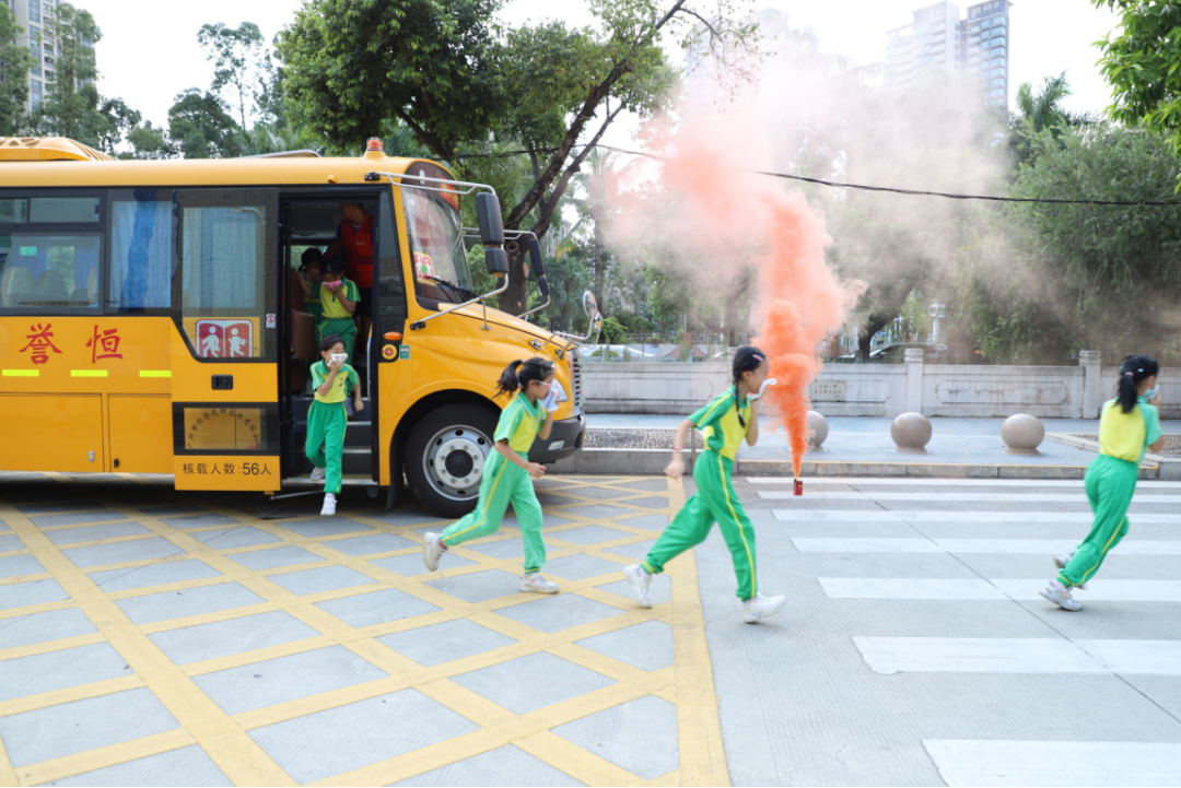 【安全教育】織密校車安全網,筑牢出行防護線——東怡小學開展校車安全教育系列活動 【安全教育】織密校車安全網,筑牢出行防護線——東怡小學開展校車安全教育系列活動