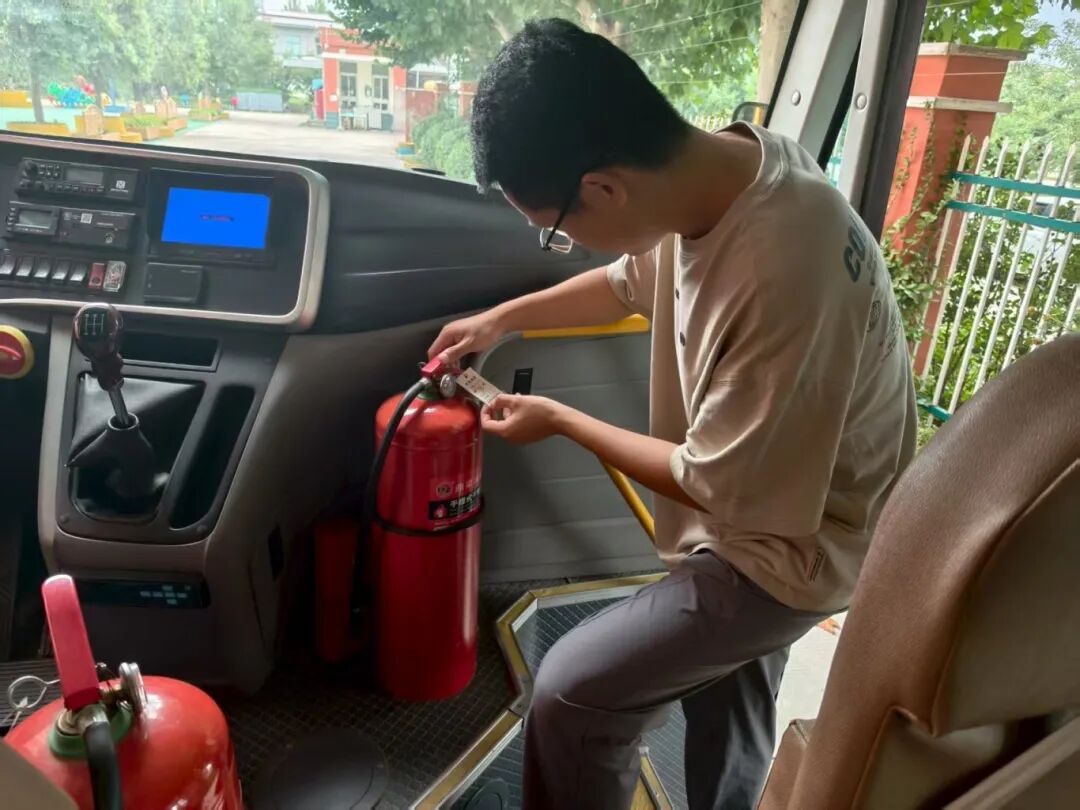快樂校車 伴你同行——平陰縣玫瑰鎮中心幼兒園和麗景幼兒園校車安全一日工作流程 BE1657F310A77CD92EC0894685038428.jpg