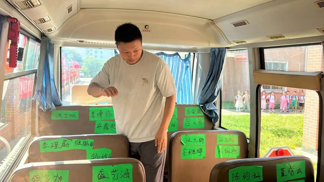 【平安校園】安全“童”行,防患未然——東幼校車應急疏散演練紀實 【平安校園】安全“童”行,防患未然——東幼校車應急疏散演練紀實