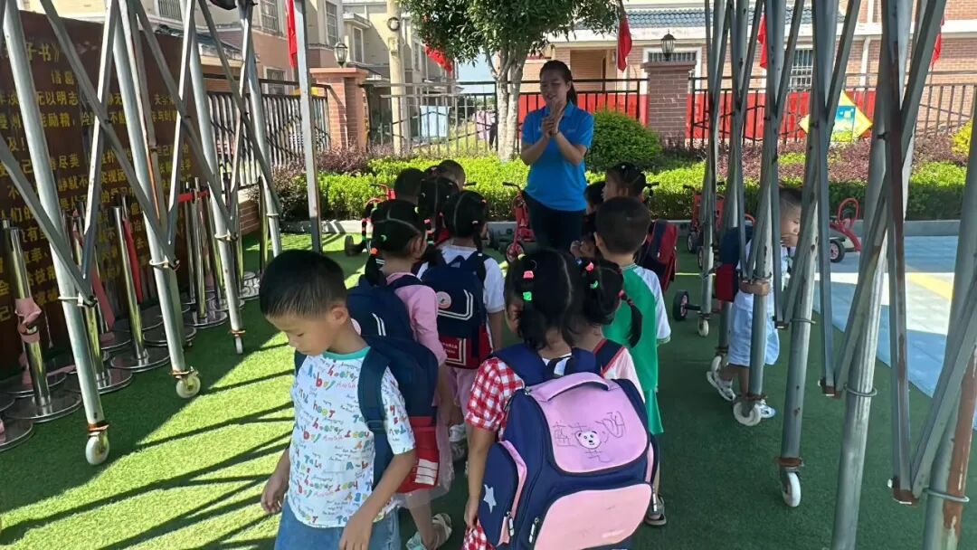 【平安校園】安全“童”行,防患未然——東幼校車應急疏散演練紀實 【平安校園】安全“童”行,防患未然——東幼校車應急疏散演練紀實