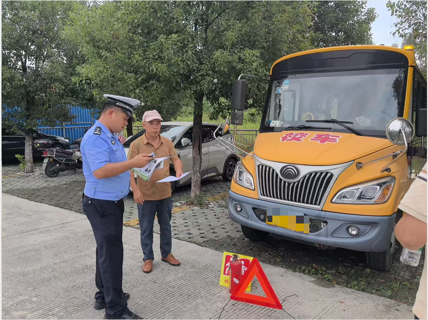 護航上學路:貴港交警聯合多部門守護校車安全 image.png