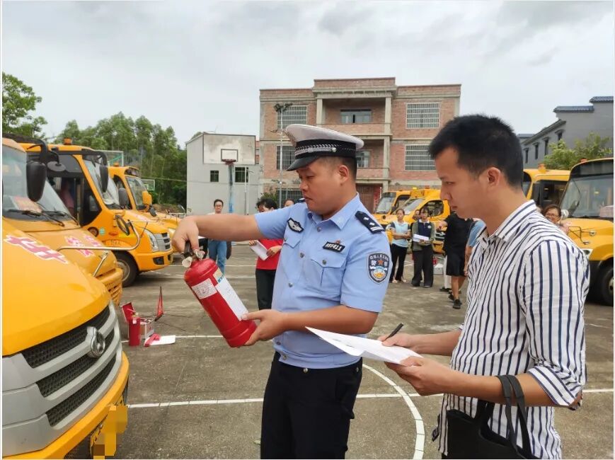 護航上學路:貴港交警聯合多部門守護校車安全 image.png