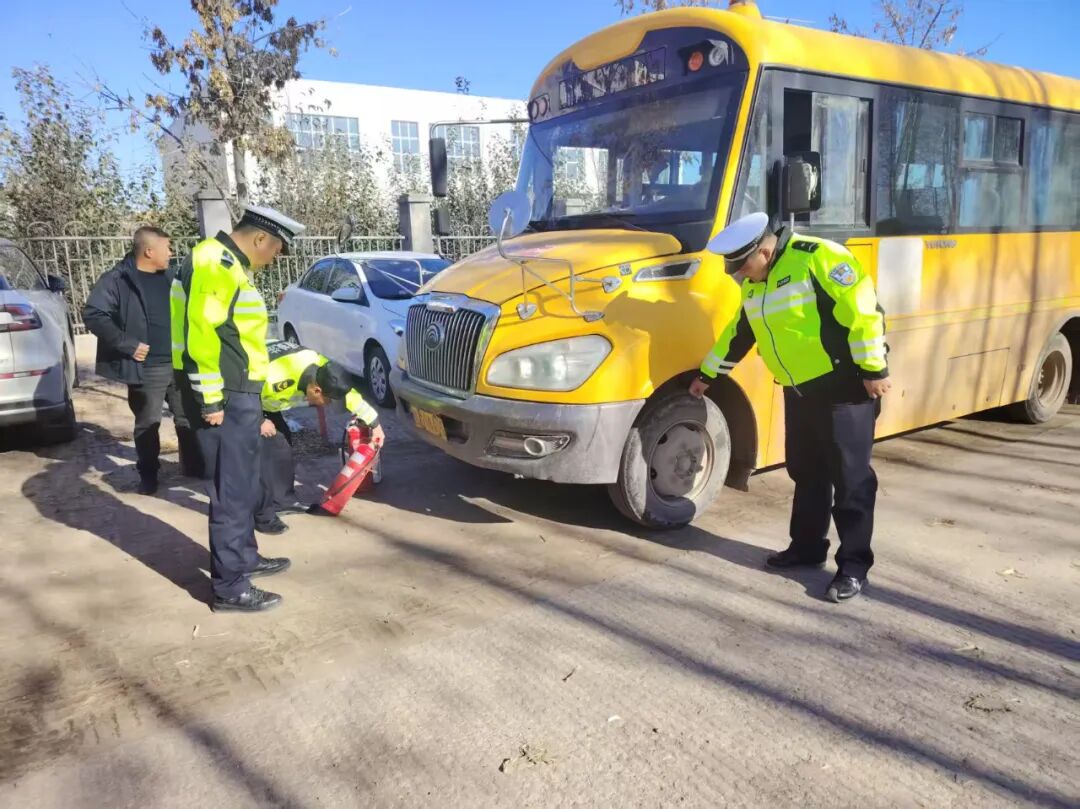 肇東公安交管大隊聯合交通局全面開展校車安全大檢查行動/ 肇東公安交管大隊聯合交通局全面開展校車安全大檢查行動