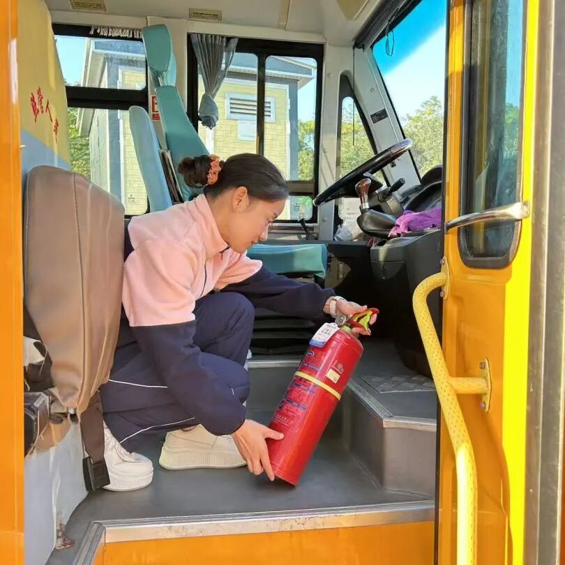 筑牢校車安全 守護成長之路 —— 紅蓮湖第二幼兒園校車安全應急演練活動 筑牢校車安全 守護成長之路 —— 紅蓮湖第二幼兒園校車安全應急演練活動