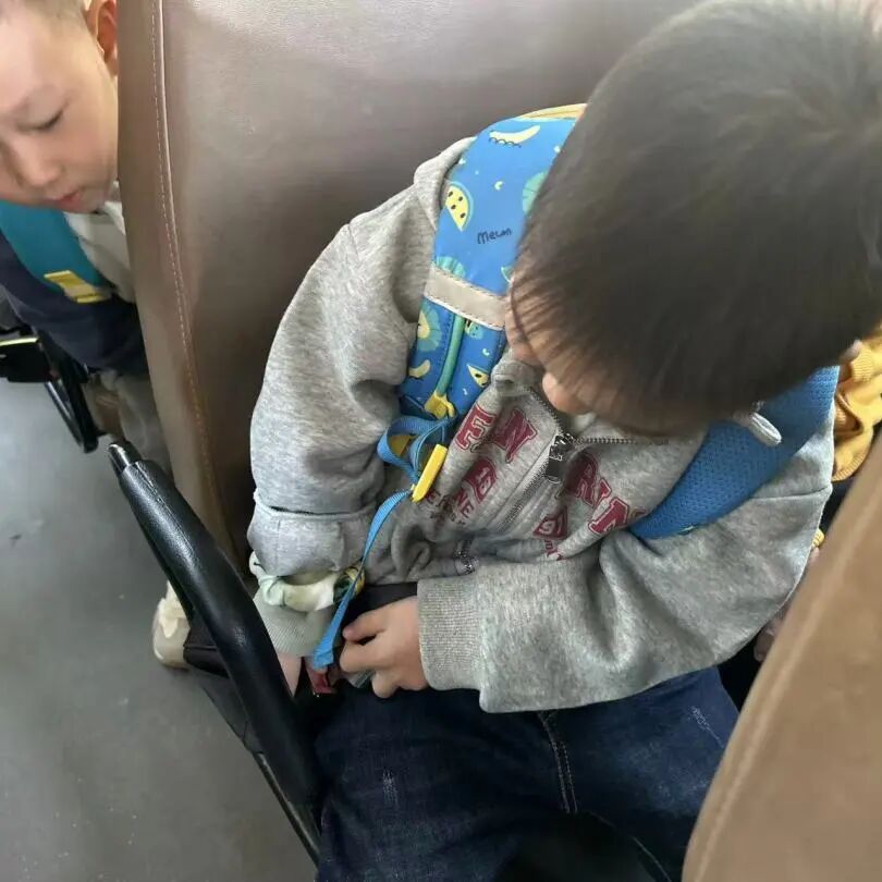 筑牢校車安全 守護成長之路 —— 紅蓮湖第二幼兒園校車安全應急演練活動 筑牢校車安全 守護成長之路 —— 紅蓮湖第二幼兒園校車安全應急演練活動