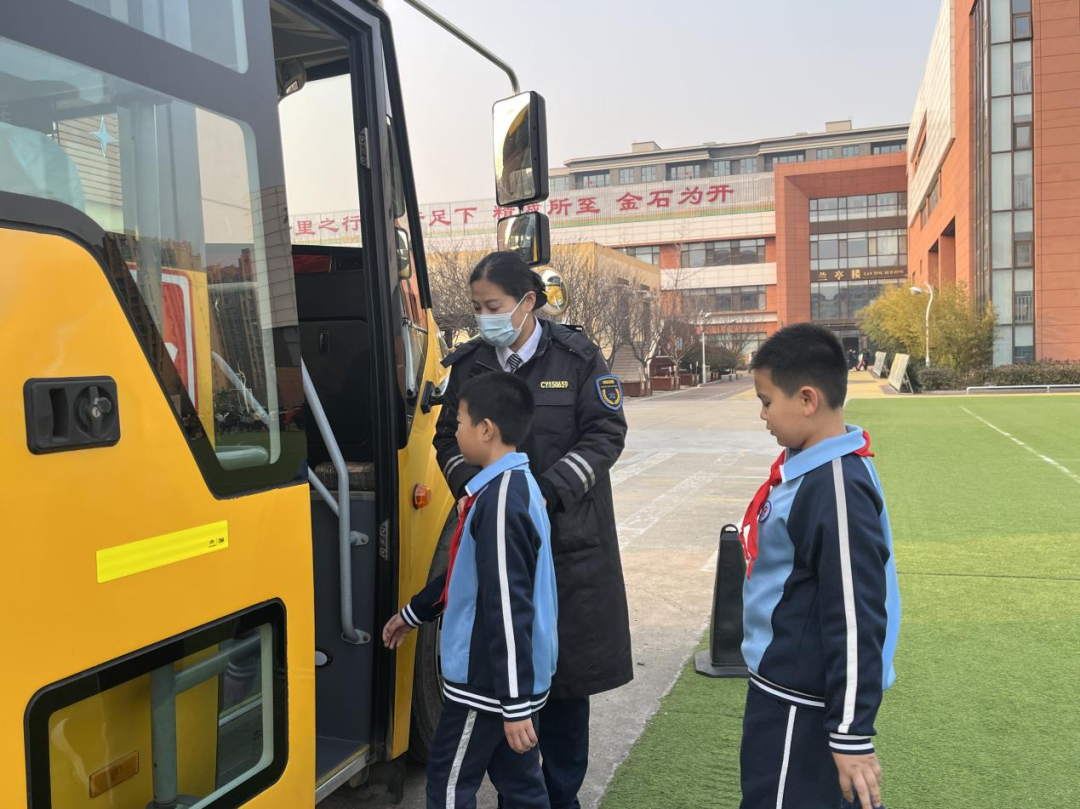 【蘭亭●校車演練】安全“童”行,為愛護(hù)航—蘭亭小學(xué)舉行校車安全演練 【蘭亭●校車演練】安全“童”行,為愛護(hù)航—蘭亭小學(xué)舉行校車安全演練