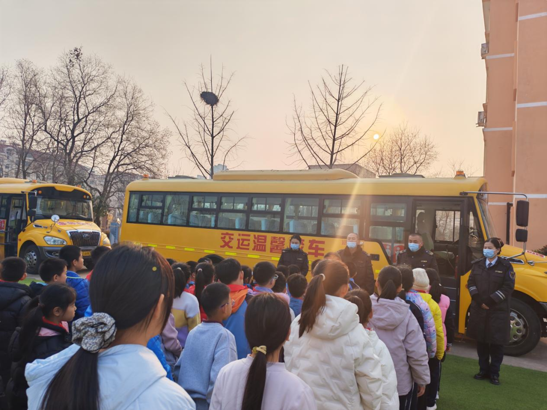 【蘭亭●校車演練】安全“童”行,為愛護(hù)航—蘭亭小學(xué)舉行校車安全演練 【蘭亭●校車演練】安全“童”行,為愛護(hù)航—蘭亭小學(xué)舉行校車安全演練